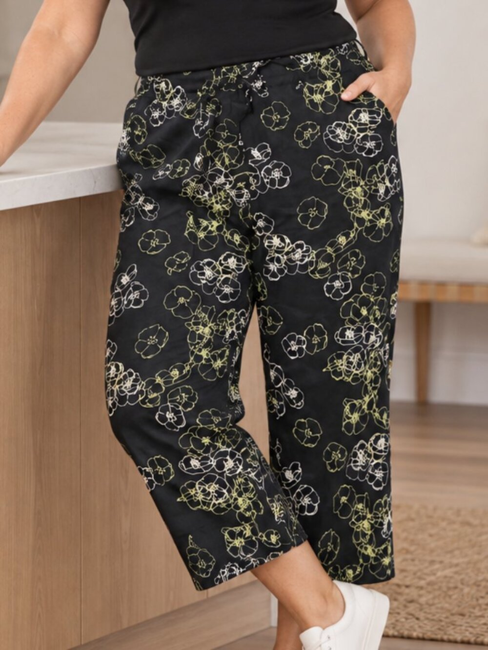 Style & Co Black Floral Cropped Capri Pants Size Large